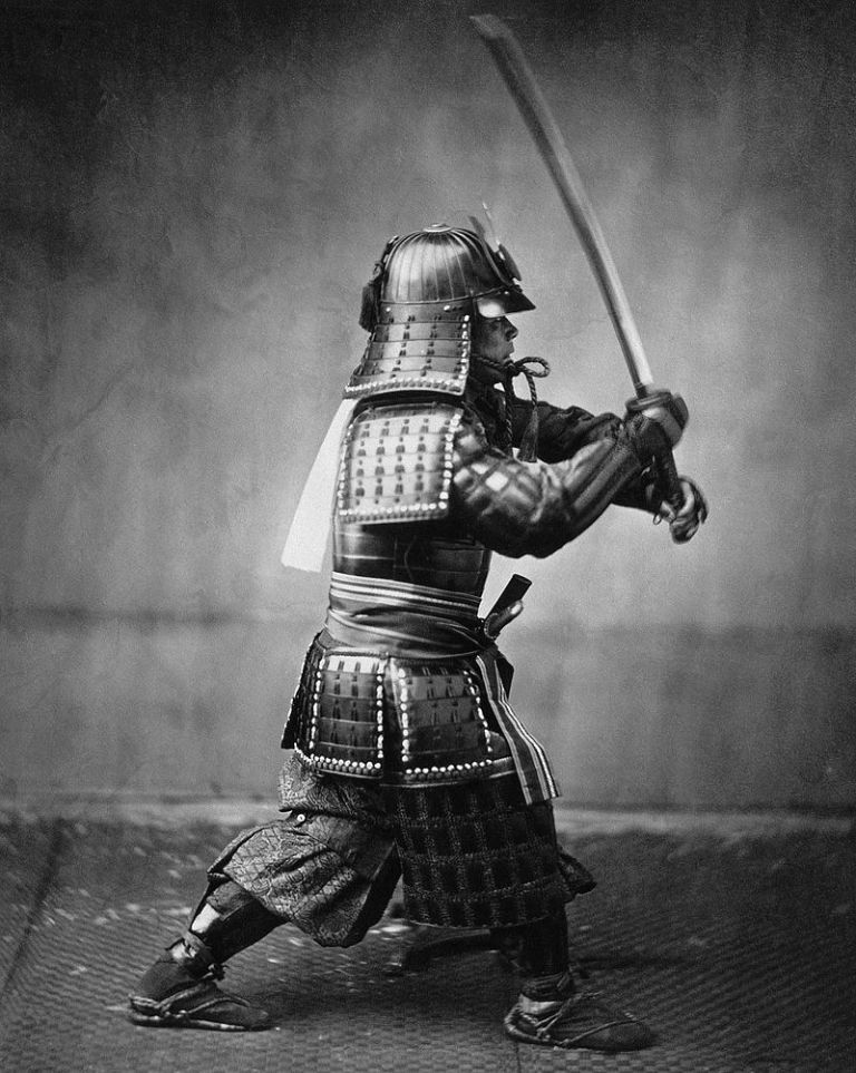 800px-Samurai_with_sword